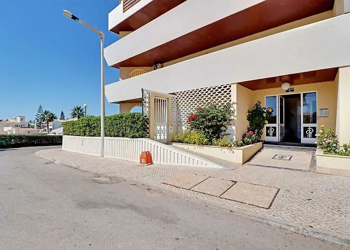 Appartement Albufeira Concept 1 With Pool By Homing Guia (Faro)